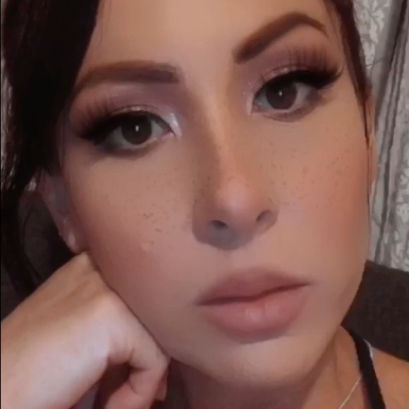 Meet your Posher, Jessica - Picture 1 of 4